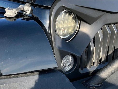 Used 2016 Jeep Wrangler Unlimited Sahara w/ Dual Top Group image 31