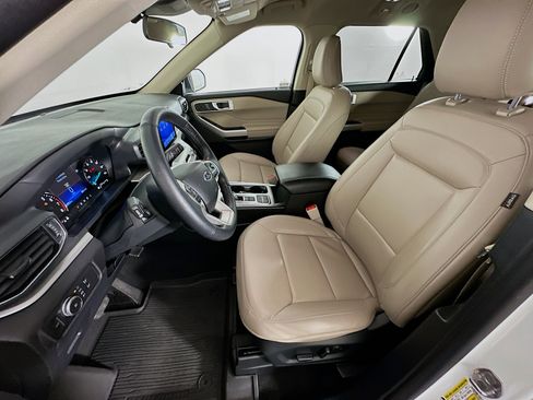 Used 2021 Ford Explorer XLT w/ Equipment Group 202A image 13