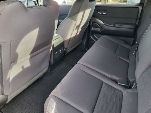 Used 2022 Nissan Frontier SV image 8