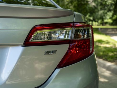 Used 2013 Toyota Camry SE FWD image 13