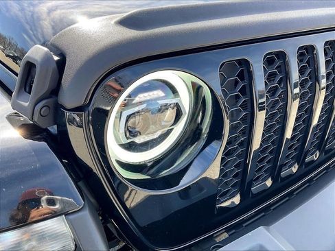 Used 2022 Jeep Gladiator Sport AWD/4WD image 29