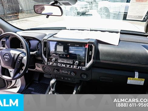 Certified 2025 Nissan Frontier SV image 30