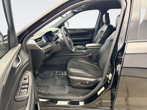 Used 2023 Jeep Grand Cherokee L Laredo AWD/4WD image 10