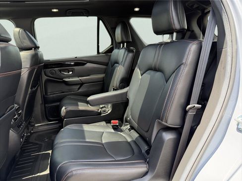 Used 2025 Honda Pilot TrailSport image 17