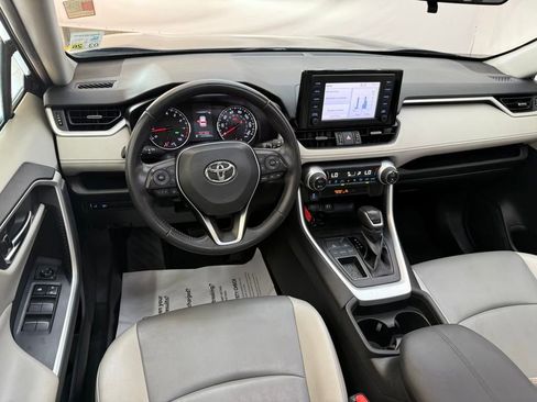 Used 2019 Toyota RAV4 XLE Premium image 26