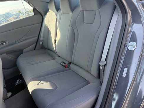 Used 2023 Hyundai Elantra SE w/ Preferred Accessory Package FWD image 10