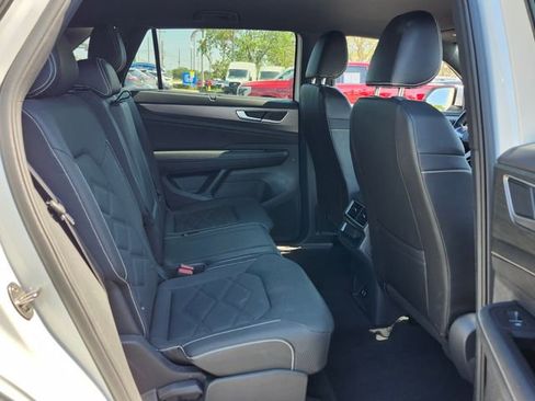 Used 2025 Volkswagen Atlas Cross Sport SE FWD image 16