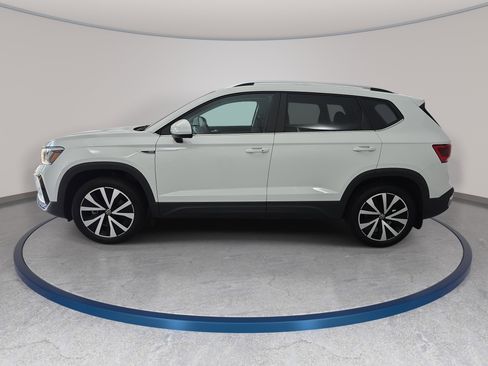 Certified 2023 Volkswagen Taos SE FWD image 8