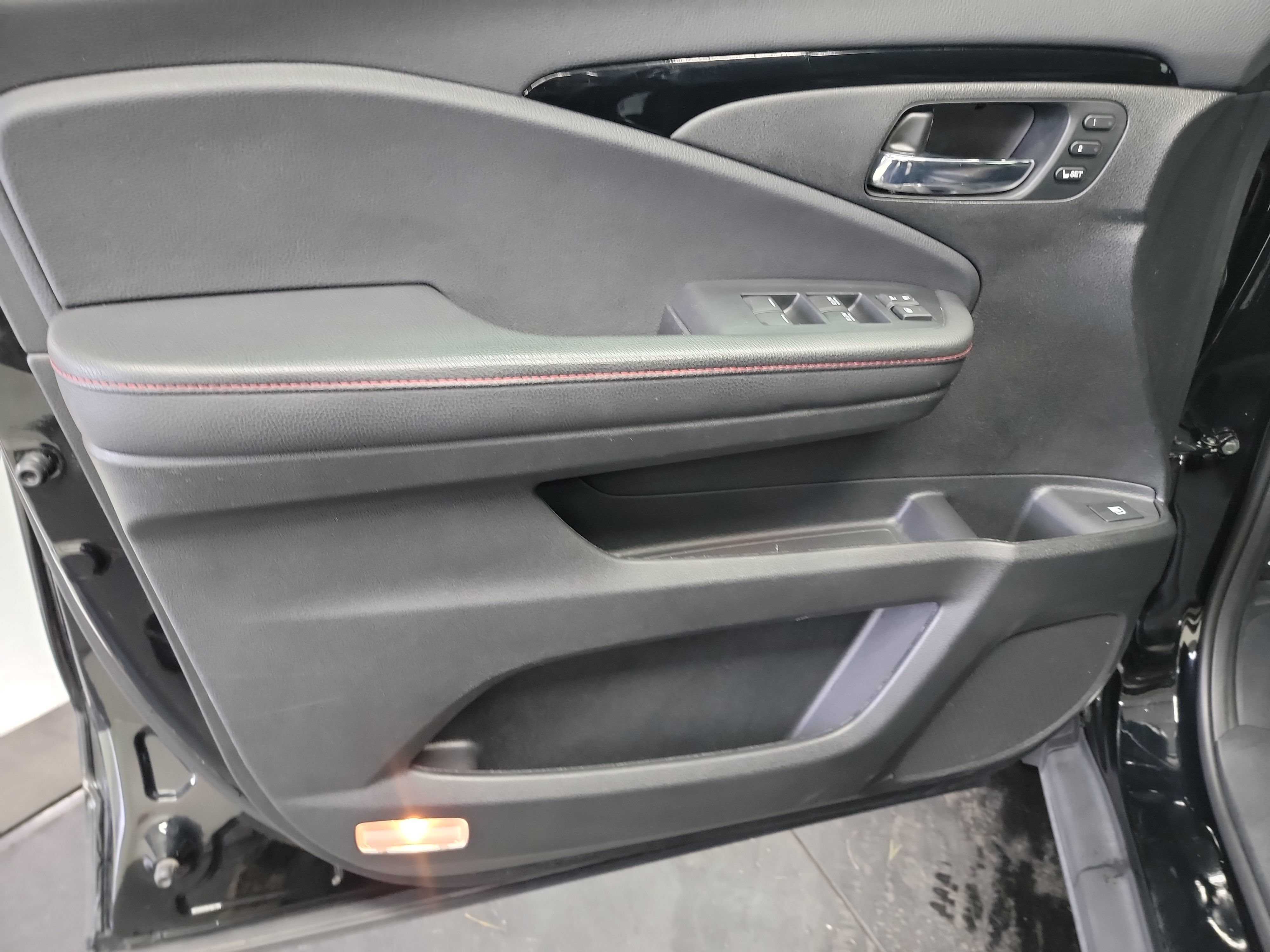 Used 2024 Honda Ridgeline Black Edition image 13