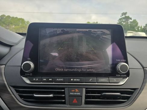 Used 2024 Nissan Altima 2.5 SV FWD image 21