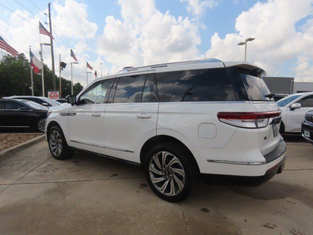 Used 2023 Lincoln Navigator Reserve AWD/4WD image 13