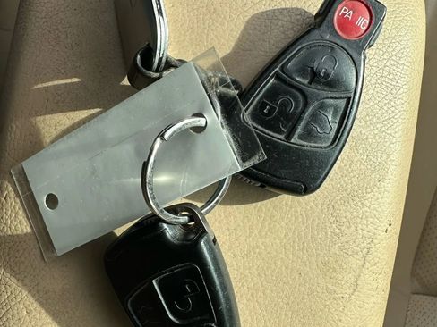 Used 2001 Mercedes-Benz C 320 Sedan image 29