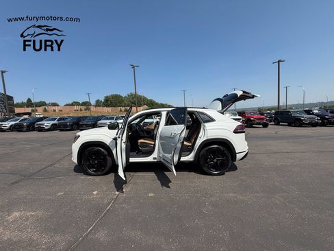 Used 2026 Volkswagen Atlas Cross Sport SEL R-Line AWD/4WD image 42