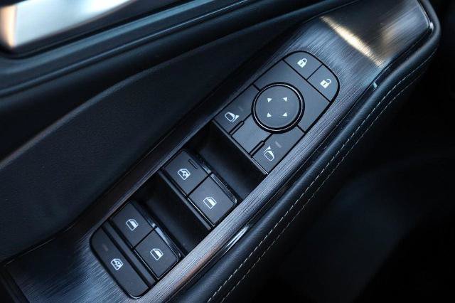 Certified 2025 Nissan Rogue SV FWD image 17