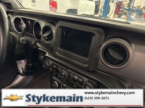 Used 2021 Jeep Wrangler Unlimited Sport w/ Technology Group image 14