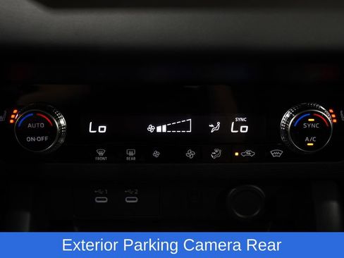 New 2025 Mitsubishi Outlander SE image 17