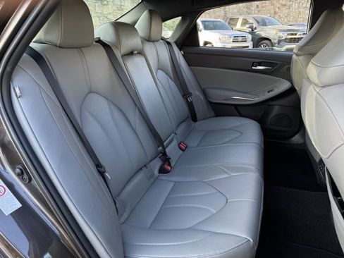 Used 2019 Toyota Avalon XLE image 30
