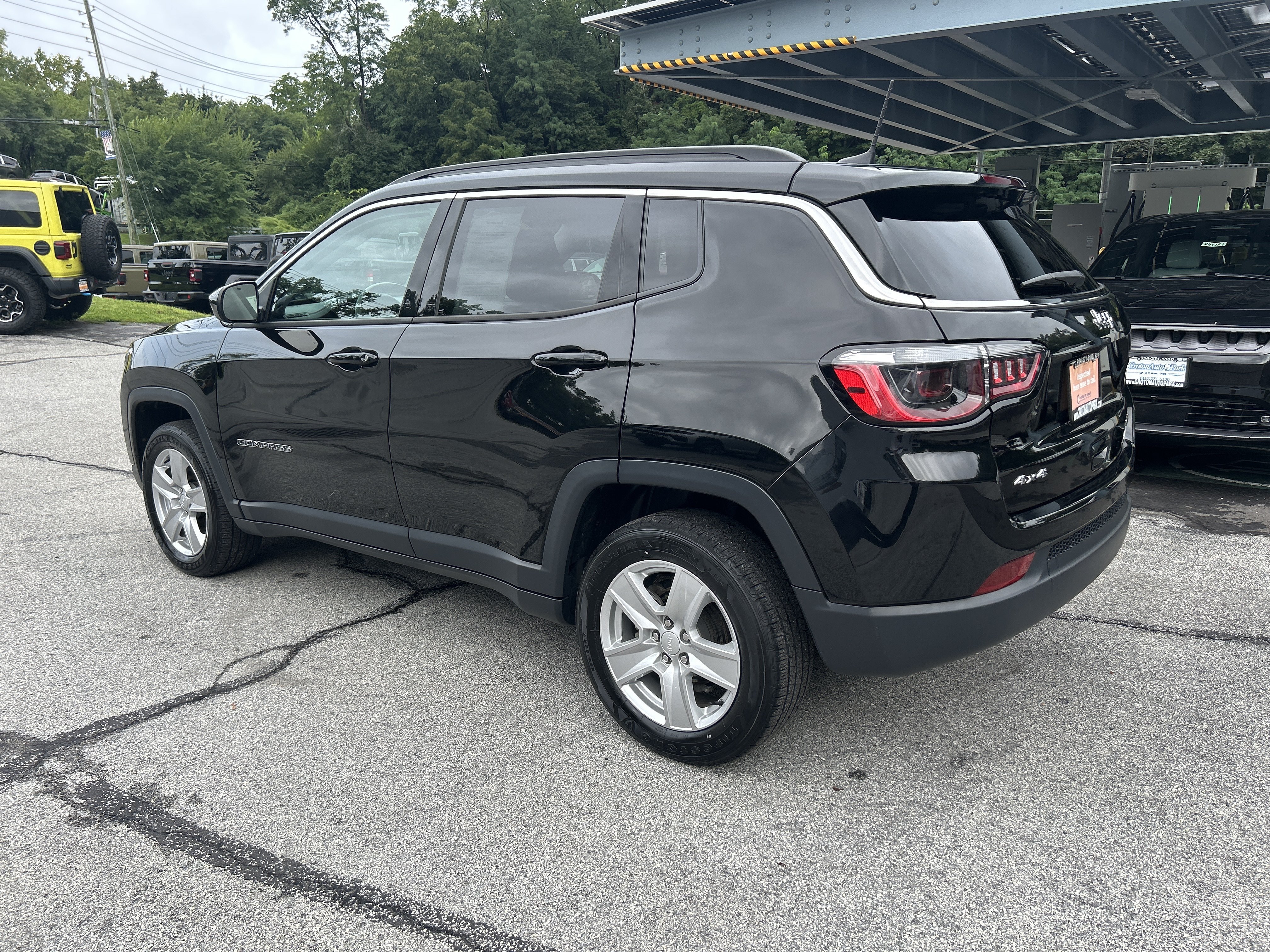 Certified 2022 Jeep Compass Latitude w/ Sun and Sound Group AWD/4WD image 7