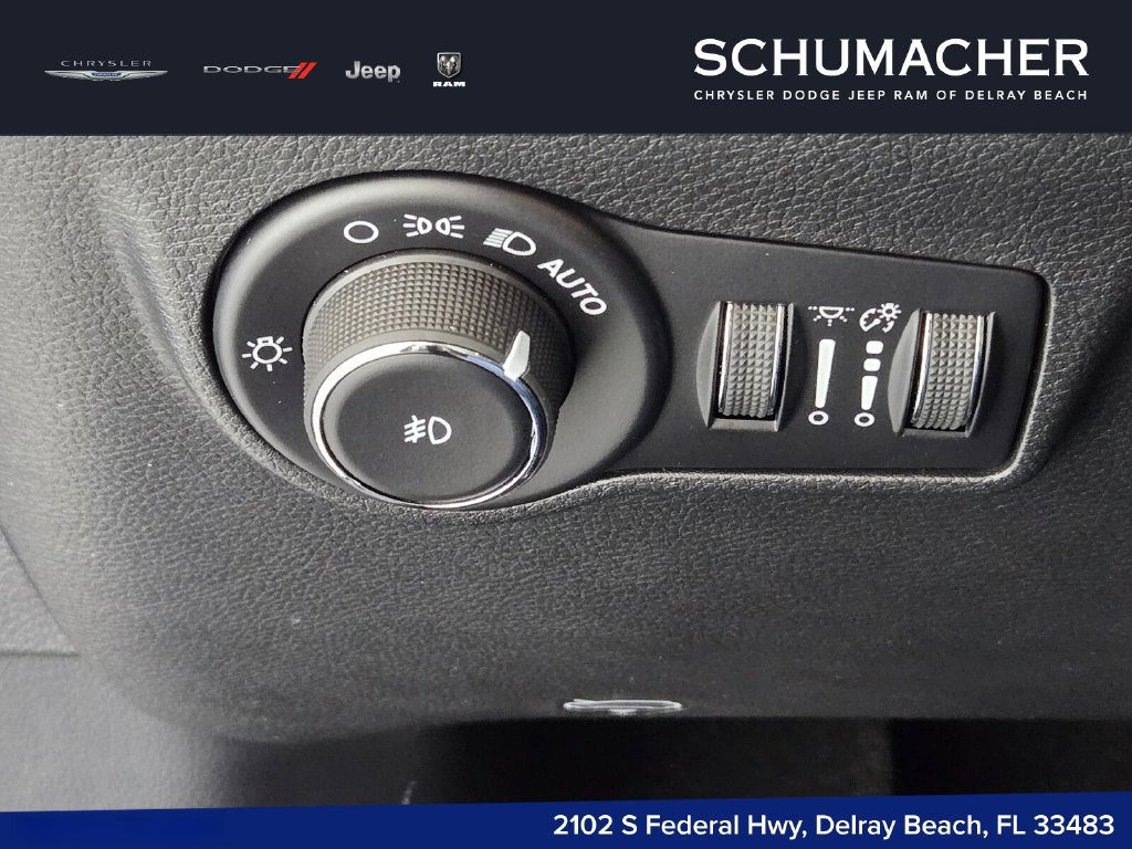 New 2026 Jeep Compass Latitude w/ Sun and Sound Group AWD/4WD image 25