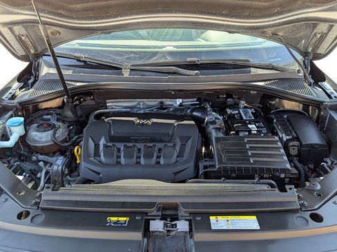 Used 2022 Volkswagen Tiguan SE R-Line image 32