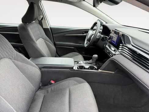 Used 2025 Toyota Camry LE w/ Convenience Package FWD image 15