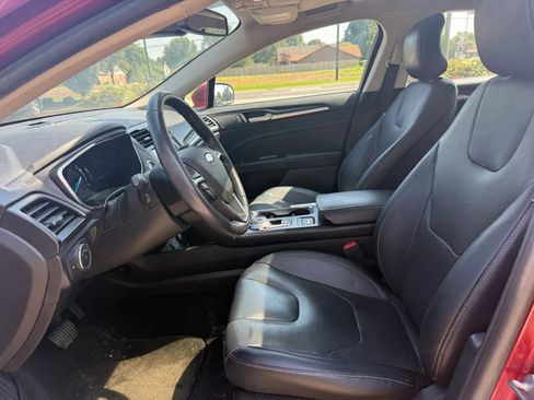 Used 2019 Ford Fusion Titanium FWD image 9