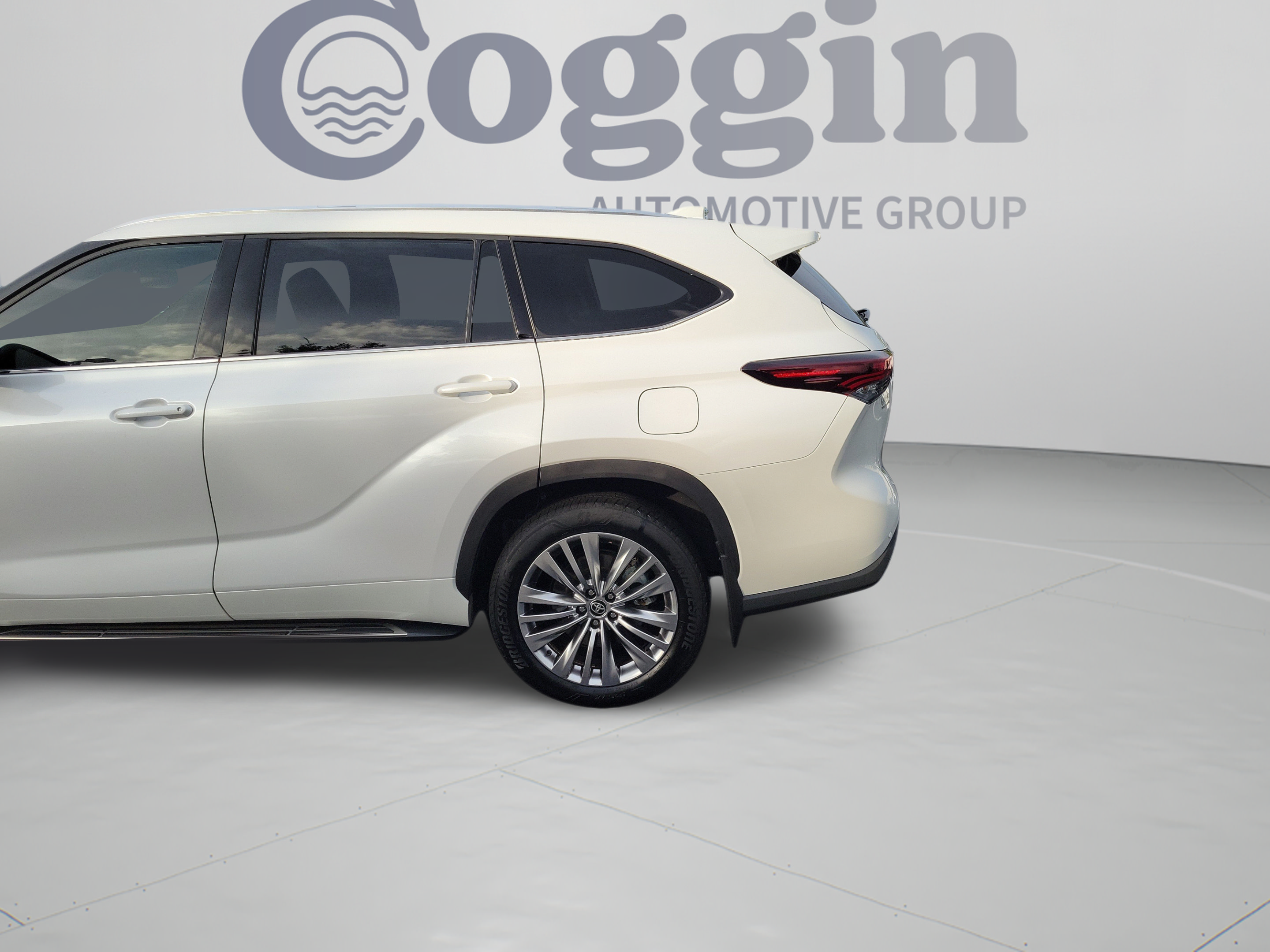Certified 2026 Toyota Highlander Platinum AWD/4WD image 32