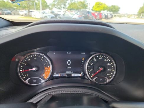 Used 2018 Jeep Renegade Altitude w/ UConnect 8.4 Nav Group FWD image 19