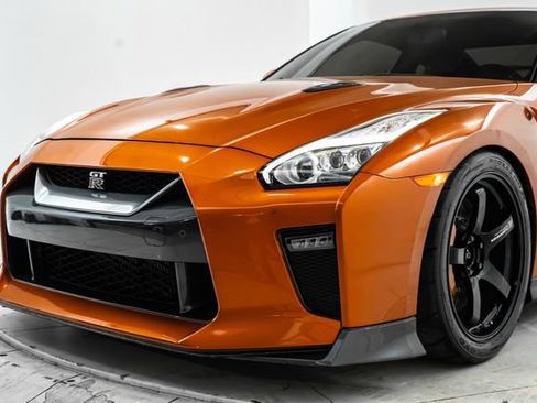 Used 2017 Nissan GT-R Premium w/ Premium Interior Package AWD/4WD image 16