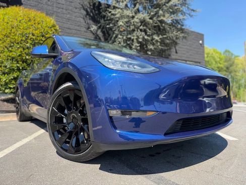 Used 2021 Tesla Model Y Long Range image 9