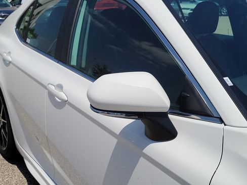 Used 2024 Toyota Camry SE image 8