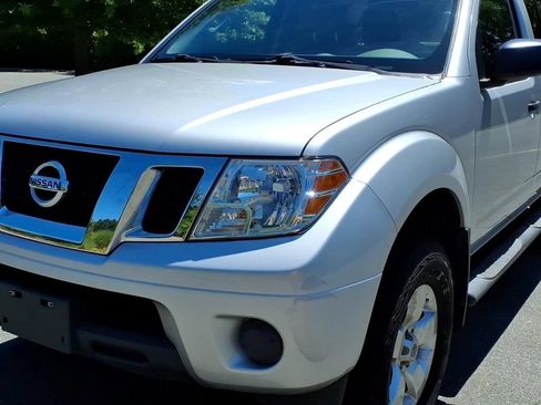 Used 2012 Nissan Frontier SV w/ SV Premium Utility Pkg AWD/4WD image 26