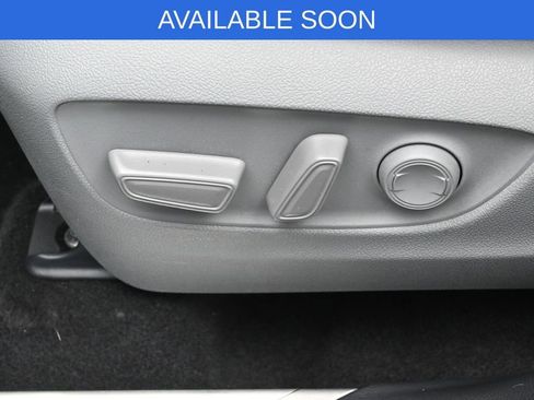 Used 2022 Toyota Highlander XLE AWD/4WD image 10