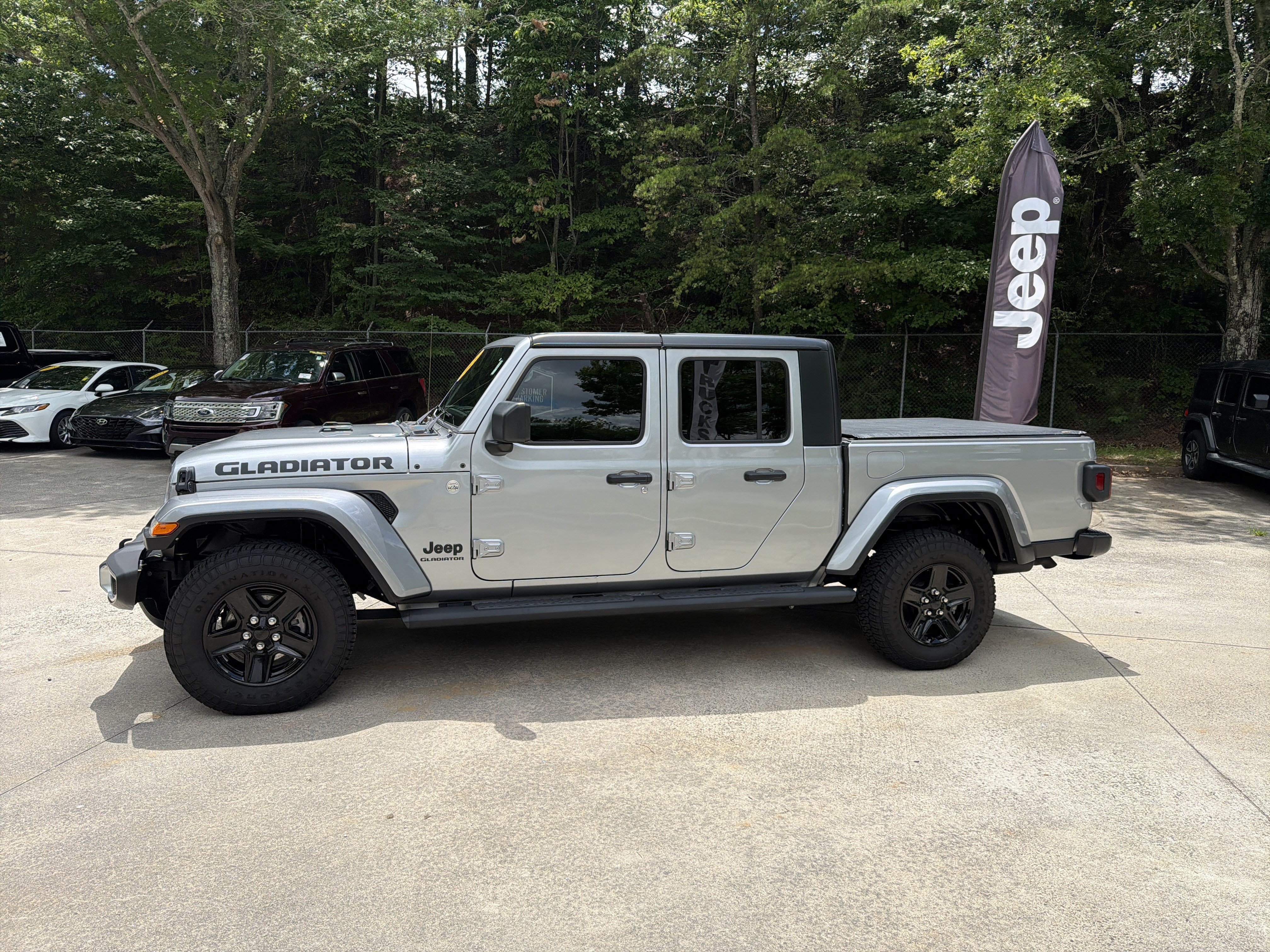 Used 2021 Jeep Gladiator Sport AWD/4WD image 4