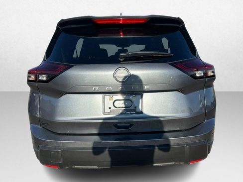 Used 2025 Nissan Rogue SV image 4