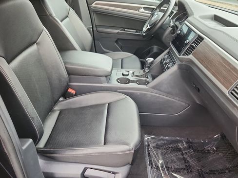 Used 2019 Volkswagen Atlas SE w/ Towing Package image 19