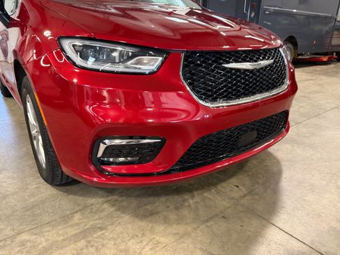 Certified 2024 Chrysler Pacifica Touring-L AWD/4WD image 2