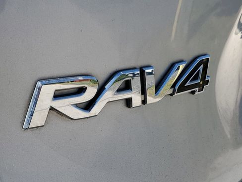 Used 2019 Toyota RAV4 LE image 7