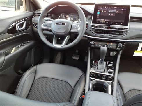 New 2026 Jeep Compass Latitude image 4