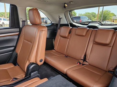 Used 2018 Toyota Highlander Limited FWD image 11