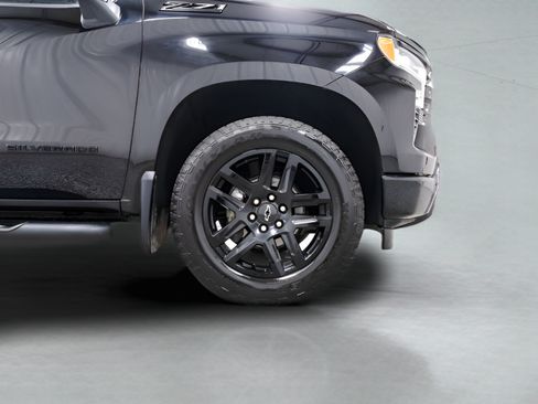 Used 2024 Chevrolet Silverado 1500 RST AWD/4WD image 7