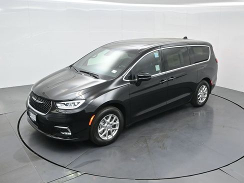 New 2026 Chrysler Pacifica Select image 46