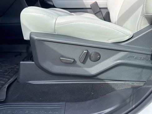 Used 2025 Ford Expedition Platinum w/ Driver's Package image 13