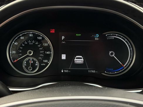 Used 2024 Genesis G80 image 40