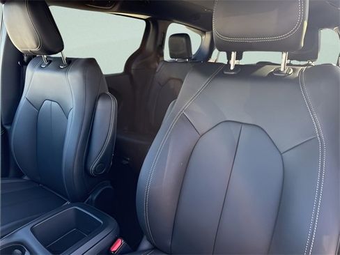New 2026 Chrysler Pacifica Select image 21