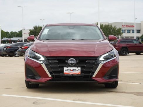 Used 2024 Nissan Altima 2.5 SL FWD image 3