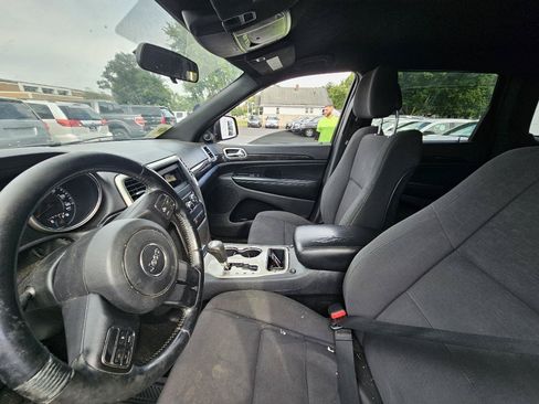 Used 2012 Jeep Grand Cherokee Laredo w/ Laredo E Group AWD/4WD image 19