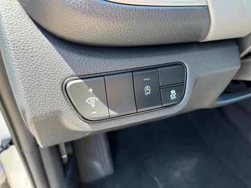 Used 2026 Kia Seltos LX FWD image 24