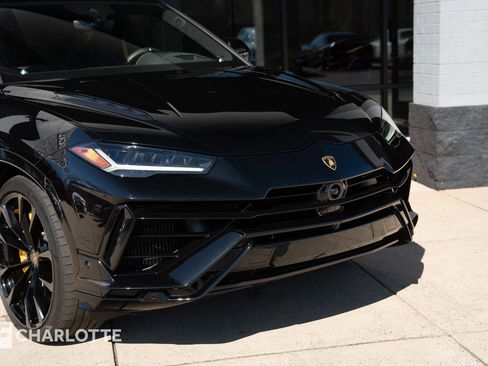 Used 2024 Lamborghini Urus S image 2