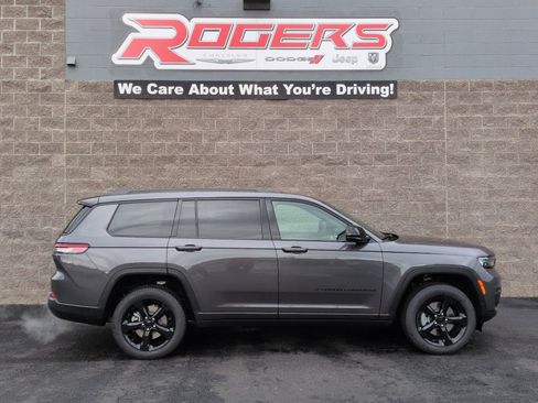 New 2025 Jeep Grand Cherokee L Limited w/ Black Appearance Package image 4